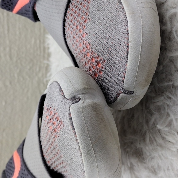 Nike Free RN Motion Flyknit 2018 Grey Crimson Pulse Fabric Upper Pull On Sneaker - Picture 15 of 16